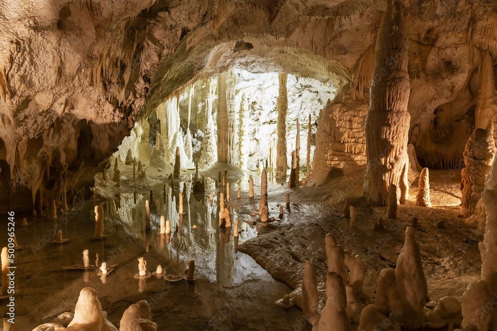 Grotte di Frasassi – Un mondo sotterraneo mozzafiato
